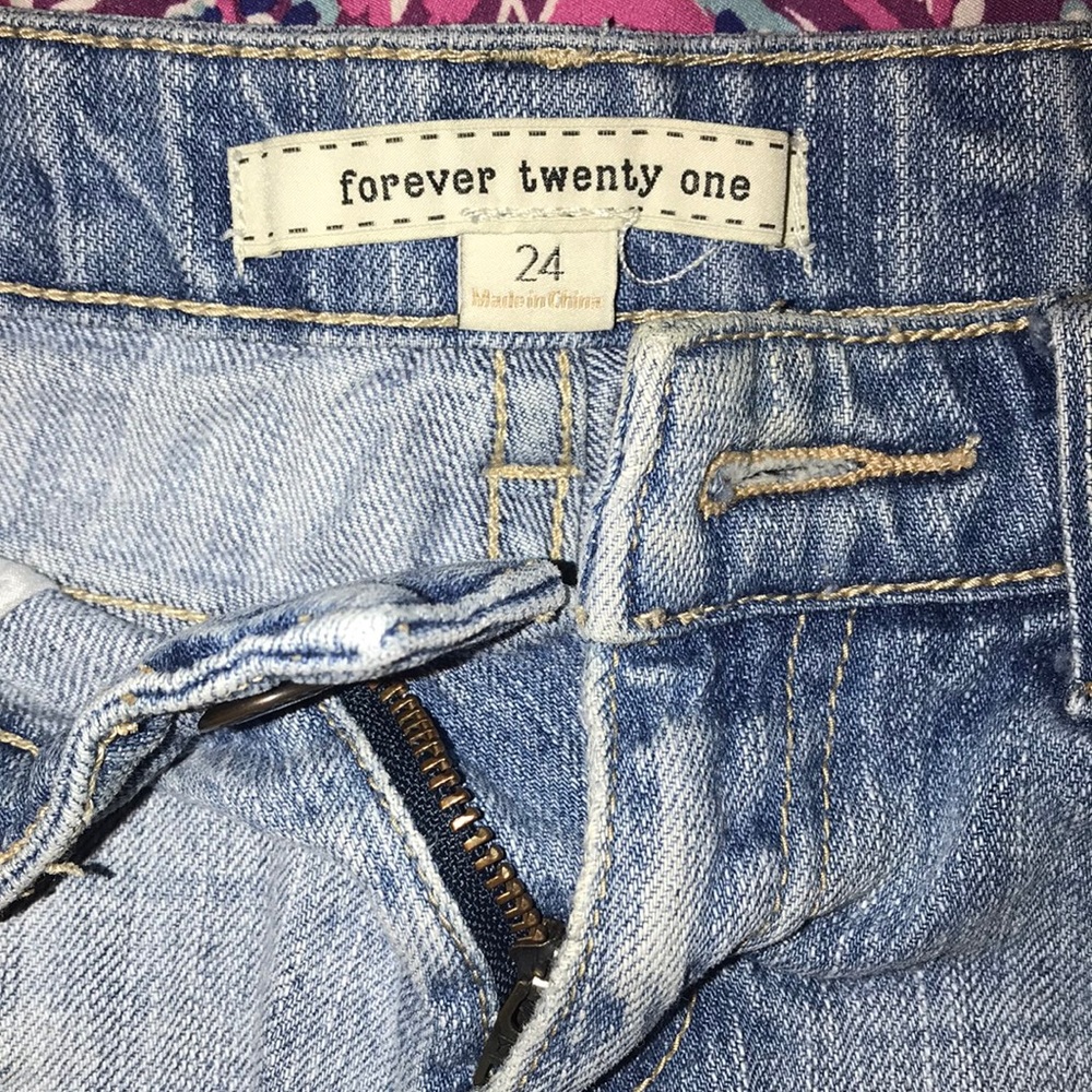 Distressed shorts - Picture 2 of 3